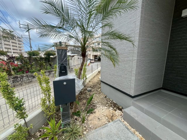 ハートフルタウン与那原町与那原　全4棟の玄関