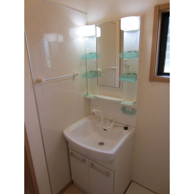 新町ユキハイツの洗面所|コンパクトで使いやすい洗面所