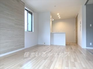 広島市安佐北区三入５丁目のアパートの居間・リビング|人気の対面キッチン