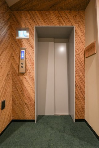 リビオメゾン大岡山の玄関