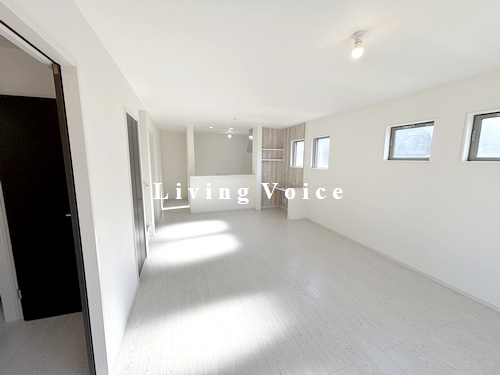 【居間・リビング】 | 【仲介手数料０円】相模原市中央区宮下本町11期　新築一戸建て　2号棟　全2棟 | 相模原市中央区宮下本町11期　新築一戸建て　全2棟