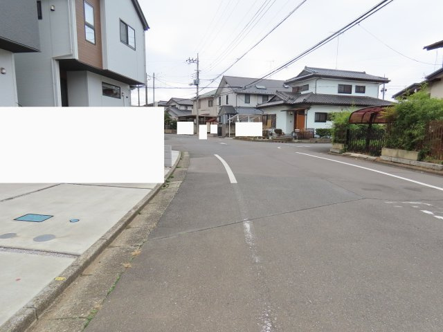 川越市かすみ野新築戸建　の前面道路含む現地写真
