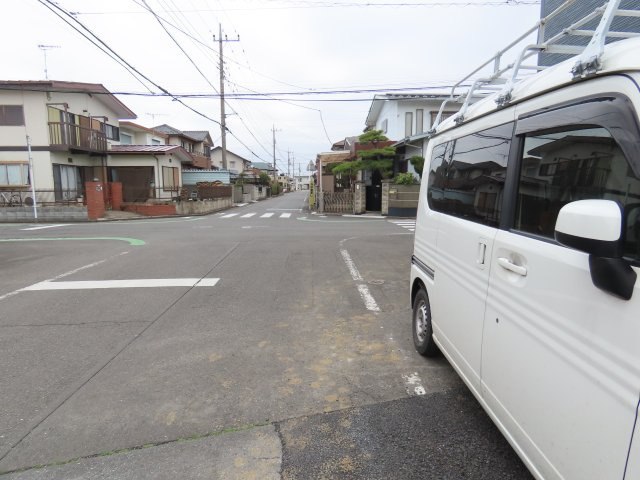 川越市かすみ野新築戸建　の前面道路含む現地写真