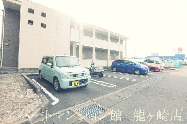 プリマ・レーベンの駐車場