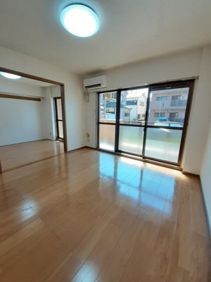 【居間・リビング】 | トゥールモンドＢ | おしゃれな居間です