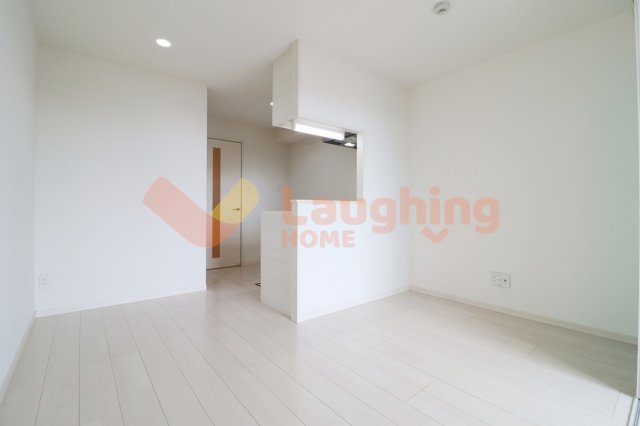 Riz Grande花畑駅前の内装|明るい色調の室内です