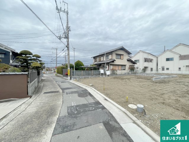 八尾市神宮寺　新築一戸建ての前面道路含む現地写真|周辺は落ち着いた街並みの住宅地！子育てがしやすい住環境です！まだ未完成ですが、現地でしかわからない事もございます。是非一度ご覧ください。