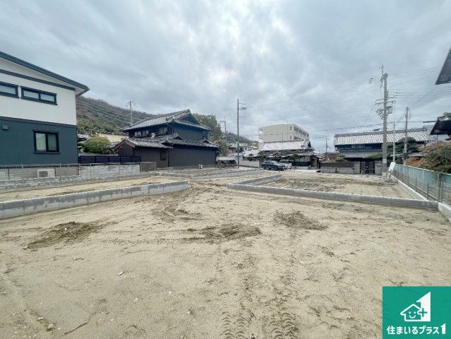八尾市神宮寺　新築一戸建ての外観|周辺は落ち着いた街並みの住宅地！子育てがしやすい住環境です！まだ未完成ですが、現地でしかわからない事もございます。是非一度ご覧ください。