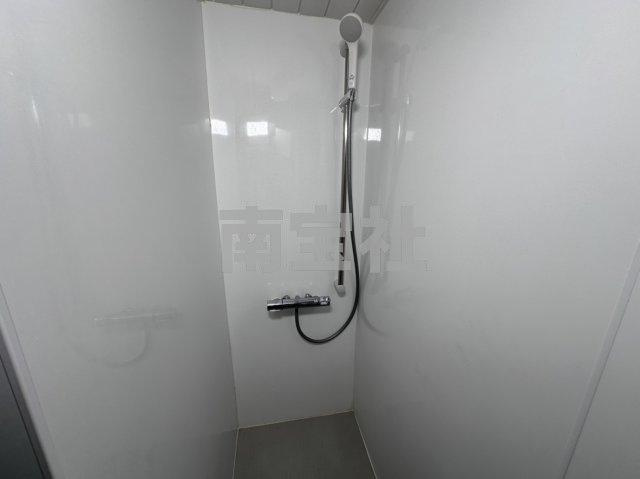 【シャワールーム】