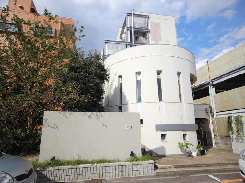 ドムス西高槻の駐車場