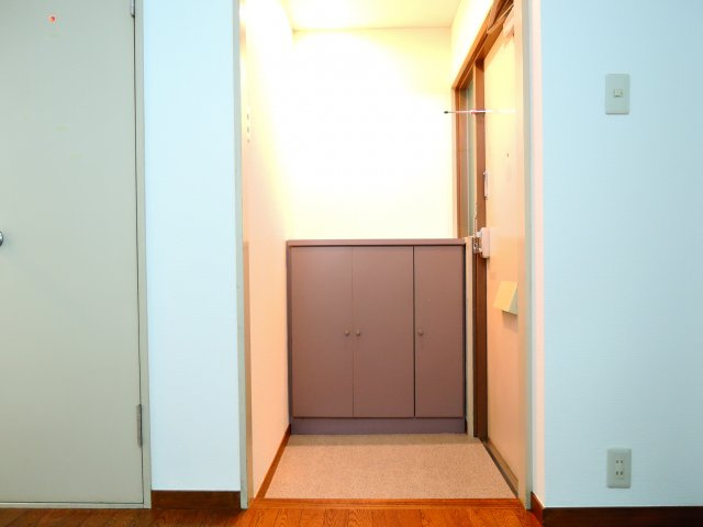 ドムス西高槻の玄関