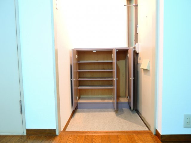 ドムス西高槻の玄関