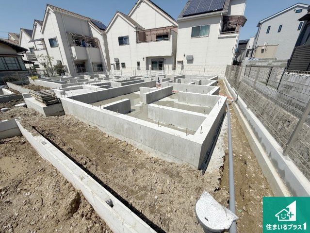 八尾市神宮寺　新築一戸建ての外観|周辺は落ち着いた街並みの住宅地！子育てがしやすい住環境です！まだ未完成ですが、現地でしかわからない事もございます。是非一度ご覧ください。