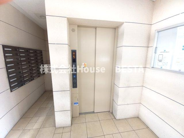 メルディアキューブ新長田のロビー