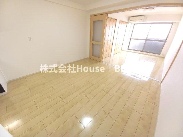 メルディアキューブ新長田の居間・リビング