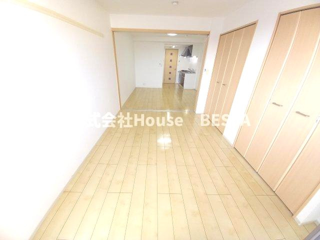 メルディアキューブ新長田の洋室