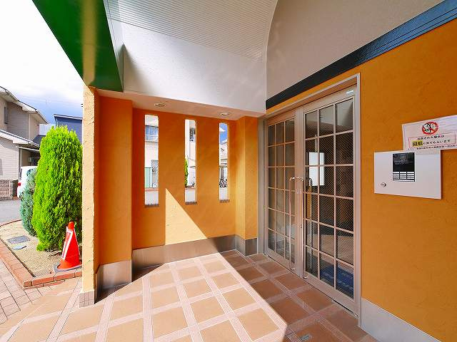 グレースコート恋の窪のエントランス|清潔なエントランスです