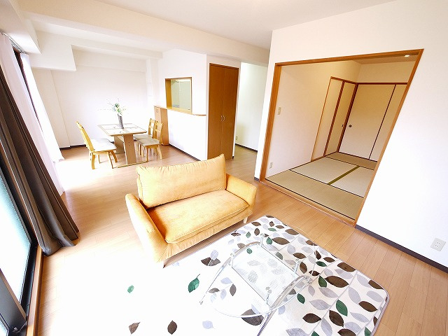 グレースコート恋の窪の居間・リビング|ゆったりとしたリビングです