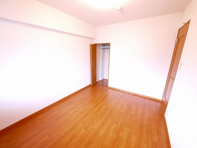 グレースコート恋の窪の洋室|ゆったりした洋室です