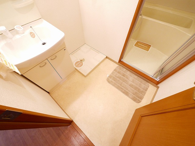 グレースコート恋の窪の洗面所|明るい洗面所です