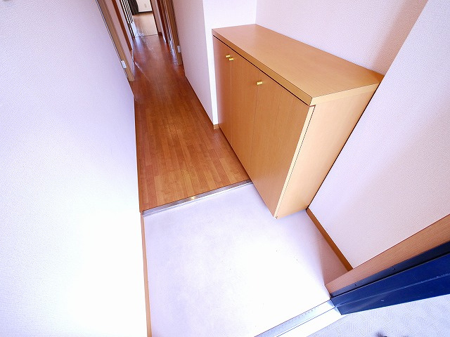 グレースコート恋の窪の玄関|落ち着いた玄関です