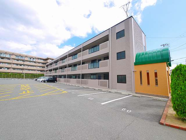 グレースコート恋の窪の駐車場|駐車場に車を止められます