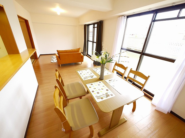 グレースコート恋の窪の居間・リビング|ゆったり過ごせるリビングです