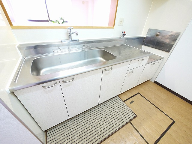 グレースコート恋の窪のキッチン|お料理しやすいキッチンです