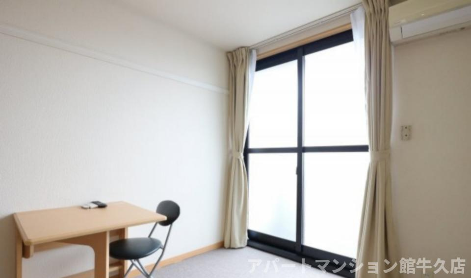 レオパレスソレーユの居間・リビング