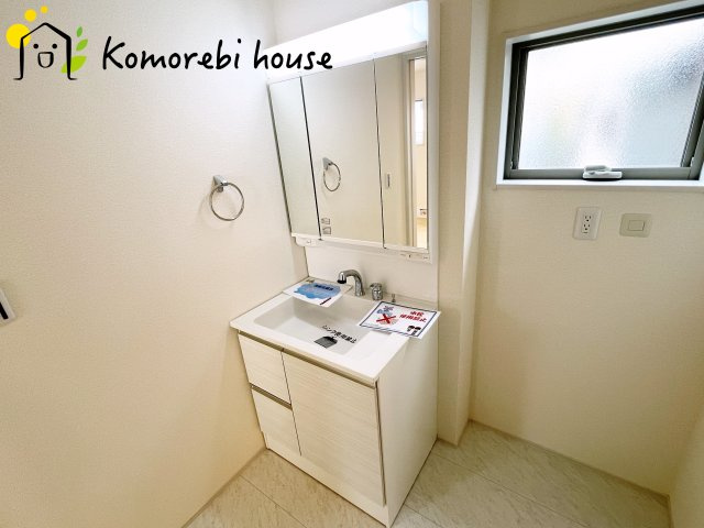 鴻巣松原　3期　新築一戸建て　リーブルガーデン　01の独立洗面台|独立洗面台あり、毎朝おしゃれに忙しい女性の方におすすめです