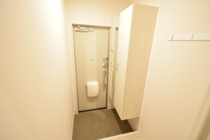 GibbousHouse十三夜の玄関