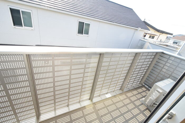 GibbousHouse十三夜のバルコニー