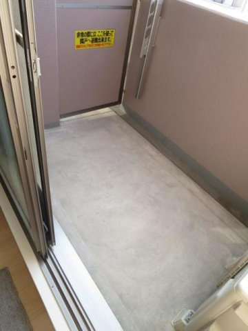 グランクリュ佐古　ＥＡＳＴのバルコニー