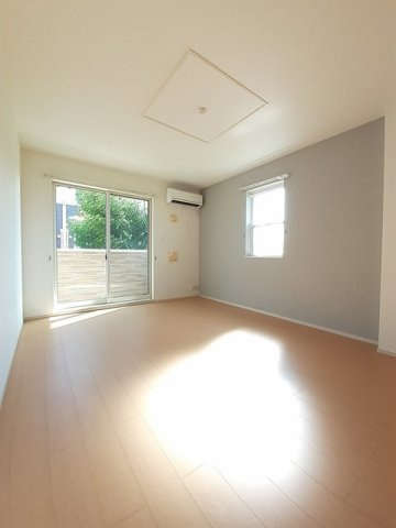 スターハイツ　ＮＳ　Ｂの居間・リビング