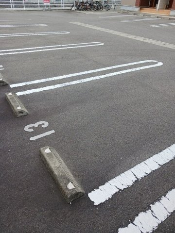 アルバ　カーサⅠの駐車場