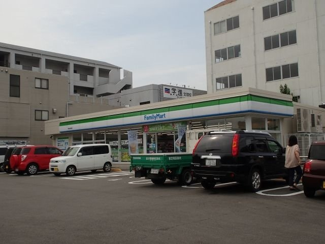 ウェザリアの周辺|ファミリーマート山城西店さんまで65m