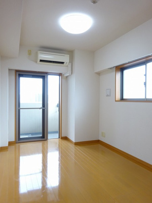 【居間・リビング】 | ヴィータローザＣＱレジデンス南千住 | 南千住の賃貸物件。
「ヴィータローザＣＱレジデンス南千住」のことなら(株)メイワ・エステートへお任せください。