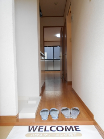 ヴィラ・ファミーユ　Aの玄関