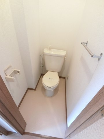 【トイレ】 | ※温水洗浄便座になります。