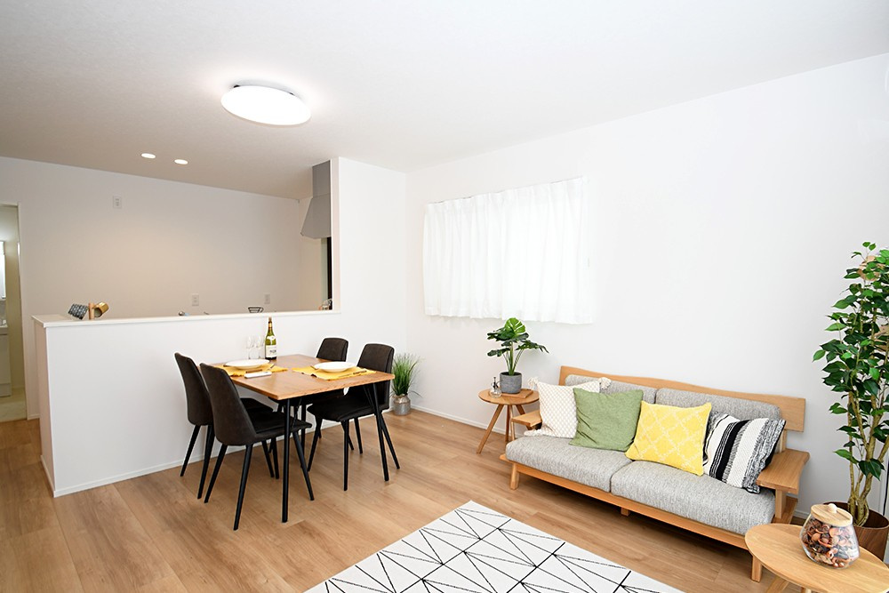 生石町建売③　新築戸建の居間・リビング