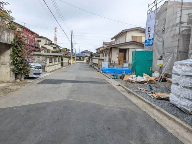 双葉台1丁目30番の前面道路含む現地写真