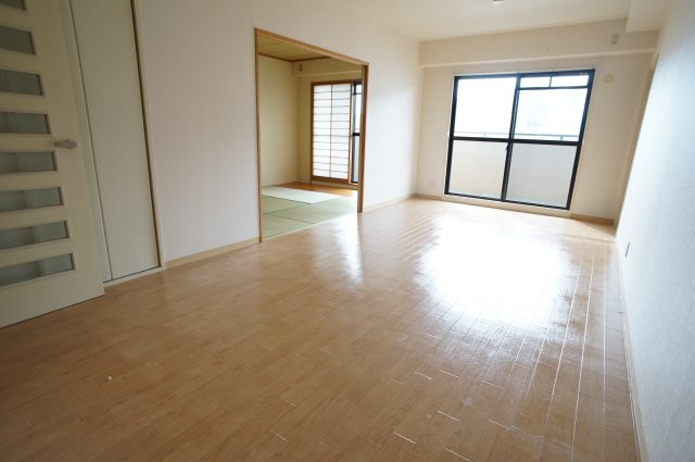 ボヌール宝塚の居間・リビング