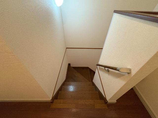 コンフォルト・パレスＢ棟の内装|階段