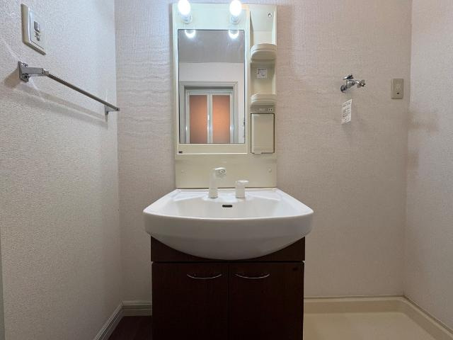 コンフォルト・パレスＢ棟の洗面所|洗髪洗面化粧台