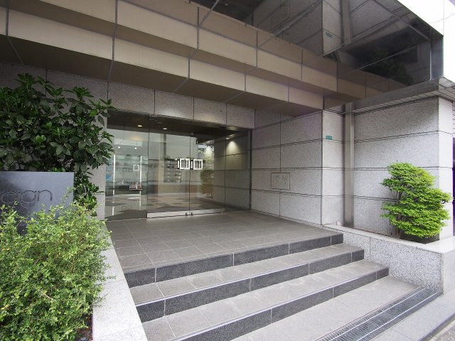 【エントランス】 | ソブリン洗足 | オートロック付きでセキュリティ面に配慮されております。