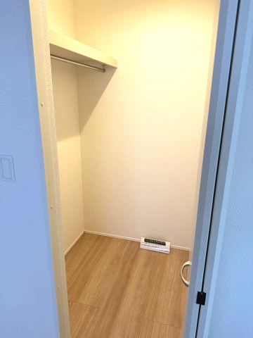 グラファーレ前橋市日吉町　1号棟の収納|２階洋室1収納です。ウォークインクローゼットです