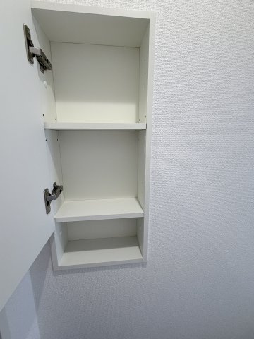 グラファーレ前橋市日吉町　1号棟のトイレ|1階トイレ収納です。