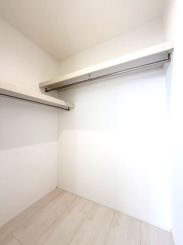 グラファーレ前橋市日吉町　1号棟の収納|２階洋室1収納です。ウォークインクローゼットです