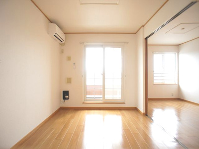 【居間・リビング】 | アニメート・ヴィラB | 会話をしながらお料理できる対面キッチンです♪