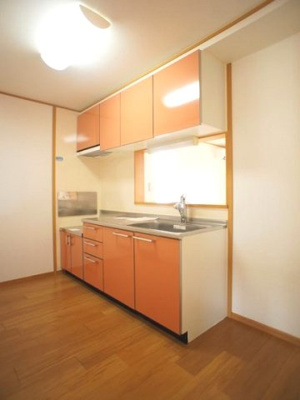 【キッチン】 | アニメート・ヴィラB | 便利な吊戸棚が付いています♪